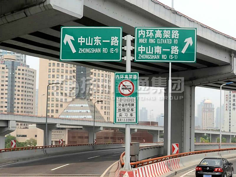 BZG-013，交通標(biāo)志桿，T型三懸臂交通標(biāo)志桿