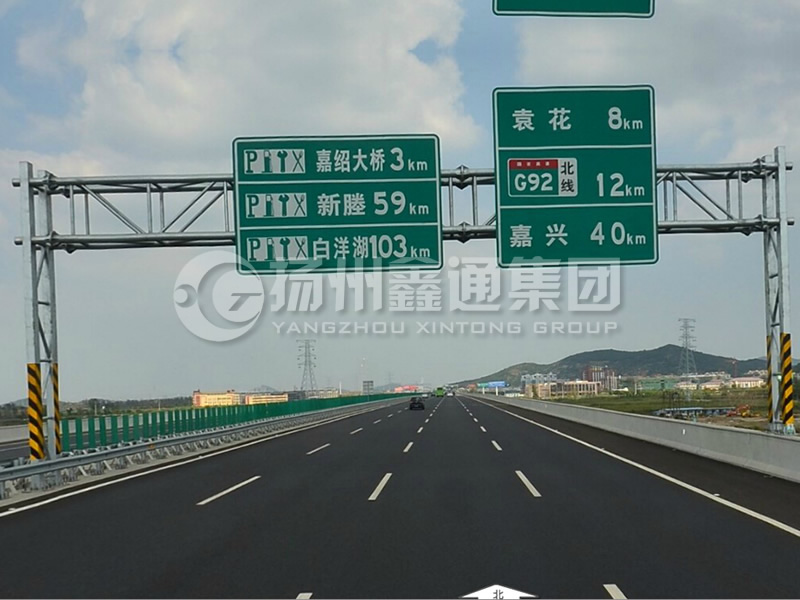 LMJ-029，桁架式標(biāo)志牌龍門架