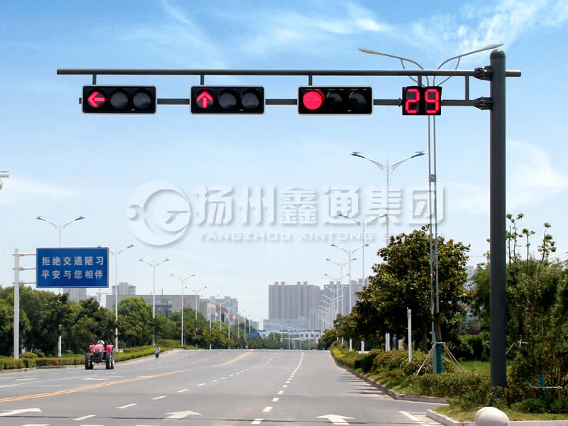 XHDG-002，F(xiàn)型懸臂信號(hào)燈桿