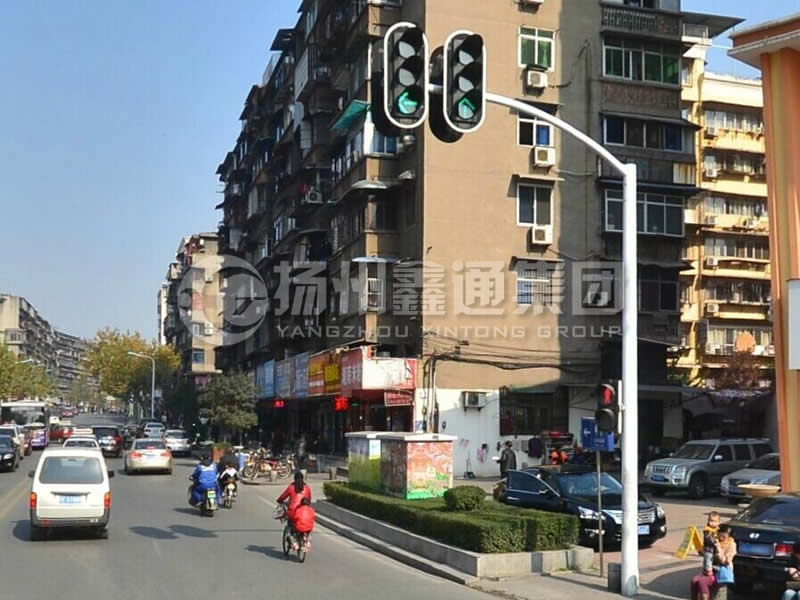 XHDG-046，單挑彎臂信號(hào)燈桿