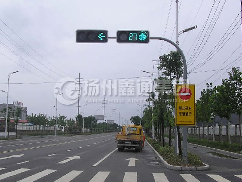 XHDG-051，自彎信號(hào)燈桿