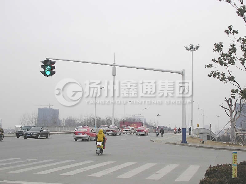 XHDG-054，釣魚(yú)桿式信號(hào)燈桿