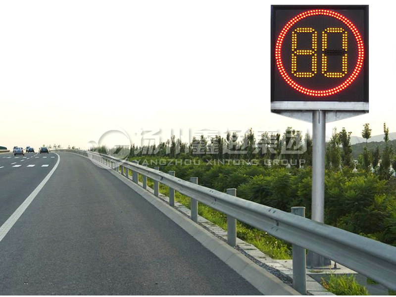 YDP-023，高速可變限速誘導(dǎo)屏桿